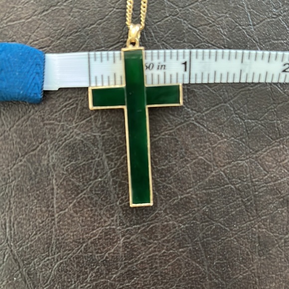 Green enamel cross necklace - Picture 5 of 5